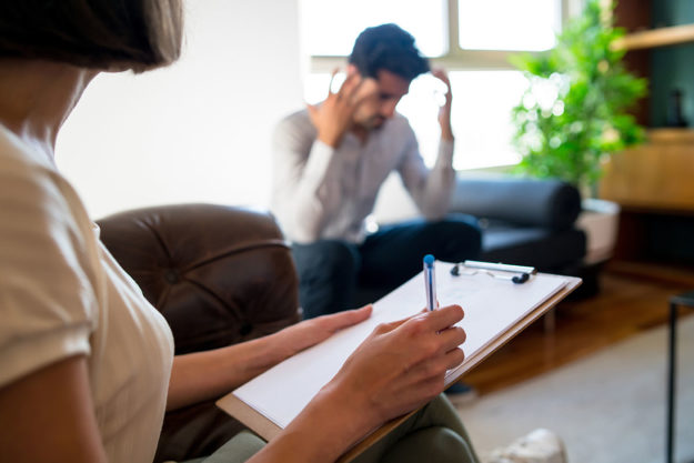 4 Benefits of Intensive Outpatient Treatment patient and doctor discussing intensive outpatient treatment