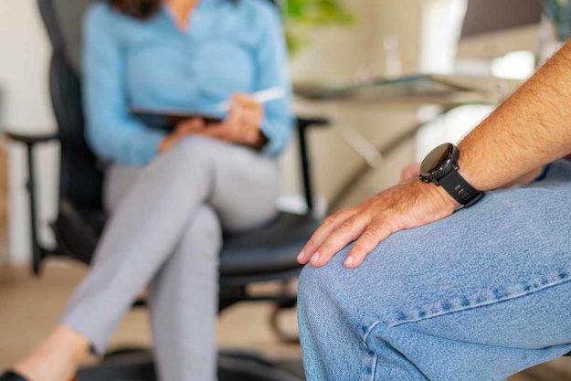 client and therapist discussing cocaine rehab