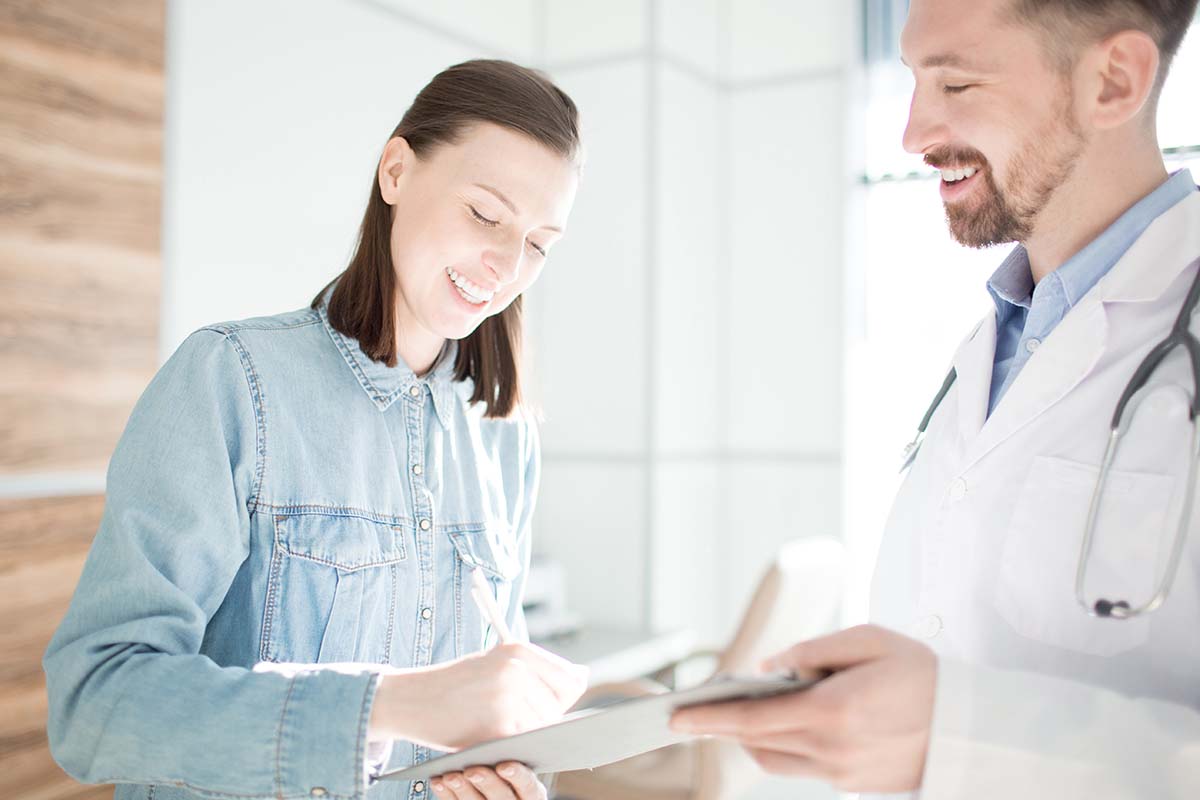 doctor and patient discussing drug abuse programs